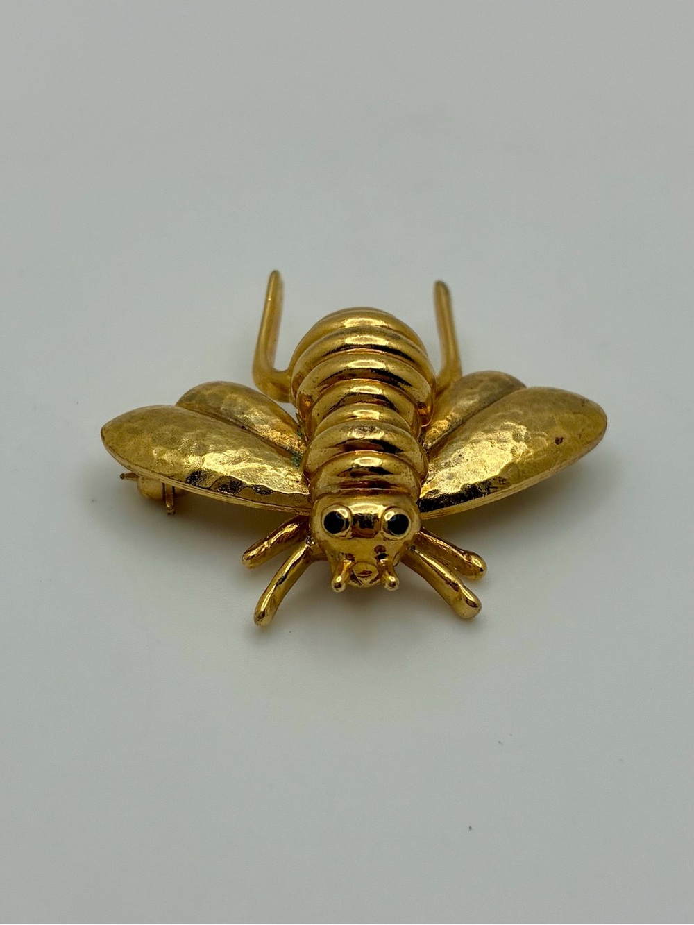 Well crafted Gold-tone bee brooch